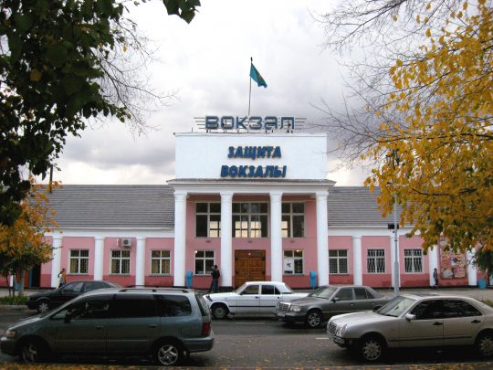 фото вокзала в Защите Ж/Д вокзал Защита в Усть-Каменогорске. Фото fotki.yandex.ru