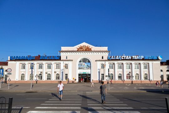 фото вокзала в Караганде Ж/Д вокзал Караганды. Фото zaleskiy.com