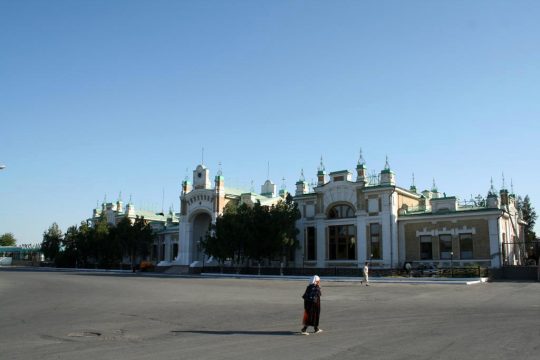 Ж/Д вокзал в Туркестане. Фото farsah.kz