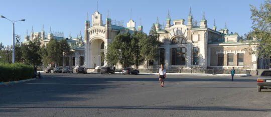 Здание ж/д вокзала Туркестана