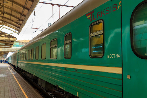 поезд 044